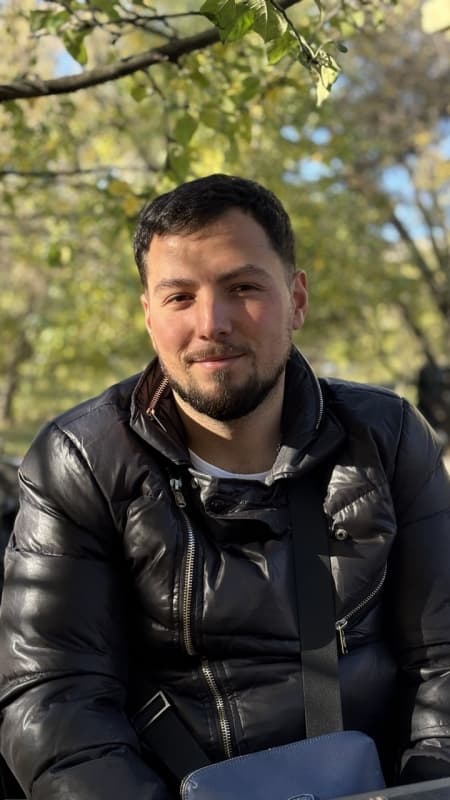 Михаил Саркисов